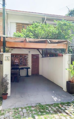 Casa à venda com 110m², 2 quartos e sem vaga Casa à venda com 110m², 2 quartos e sem vagaFachada