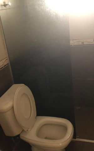 Casa à venda com 200m², 4 quartos e 2 vagas Casa à venda com 200m², 4 quartos e 2 vagasBanheiro 02