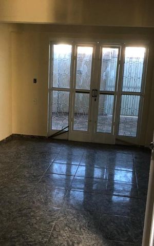 Casa à venda com 200m², 4 quartos e 2 vagas Casa à venda com 200m², 4 quartos e 2 vagasSala