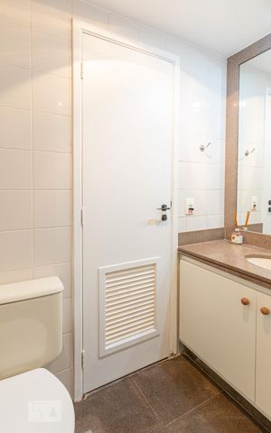 Apartamento à venda com 80m², 2 quartos e 1 vaga Apartamento à venda com 80m², 2 quartos e 1 vagaBanheiro