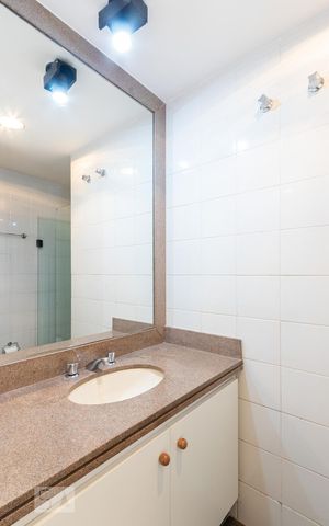 Apartamento à venda com 80m², 2 quartos e 1 vaga Apartamento à venda com 80m², 2 quartos e 1 vagaBanheiro