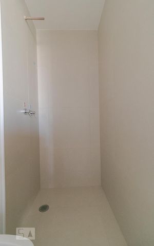 Apartamento para alugar com 68m², 2 quartos e 2 vagas Apartamento para alugar com 68m², 2 quartos e 2 vagasBanheiro
