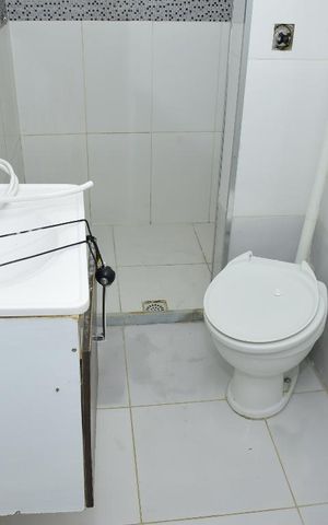 Casa de condomínio à venda com 90m², 2 quartos e sem vagaBanheiro