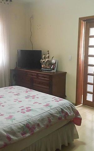 Casa à venda com 450m², 5 quartos e 3 vagas Casa à venda com 450m², 5 quartos e 3 vagasQuarto 1