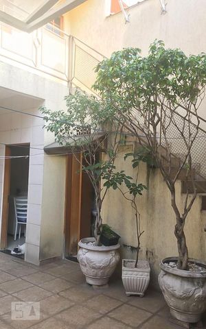 Casa à venda com 450m², 5 quartos e 3 vagas Casa à venda com 450m², 5 quartos e 3 vagasQuintal