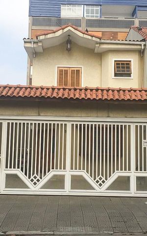 Casa à venda com 450m², 5 quartos e 3 vagas Casa à venda com 450m², 5 quartos e 3 vagasFachada da casa