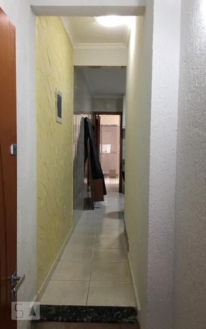 Casa para alugar com 60m², 1 quarto e sem vaga Casa para alugar com 60m², 1 quarto e sem vagaEntrada