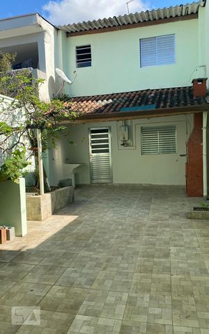 Casa à venda com 229m², 4 quartos e 2 vagas Casa à venda com 229m², 4 quartos e 2 vagasQuintal