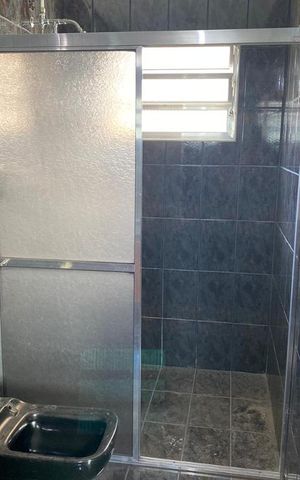 Casa à venda com 229m², 4 quartos e 2 vagas Casa à venda com 229m², 4 quartos e 2 vagasBanheiro 1 Suíte