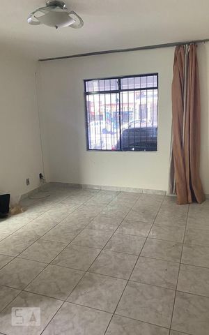 Casa à venda com 229m², 4 quartos e 2 vagas Casa à venda com 229m², 4 quartos e 2 vagasSala