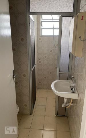 Casa à venda com 229m², 4 quartos e 2 vagas Casa à venda com 229m², 4 quartos e 2 vagasBanheiro 2