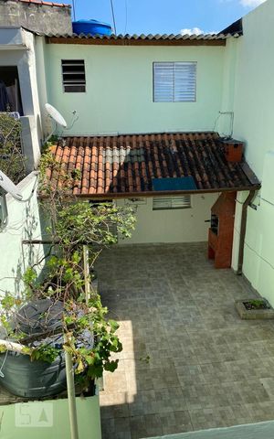 Casa à venda com 229m², 4 quartos e 2 vagas Casa à venda com 229m², 4 quartos e 2 vagasVista Quintal