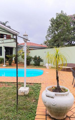 Casa à venda com 450m², 4 quartos e 5 vagas Casa à venda com 450m², 4 quartos e 5 vagasPiscina