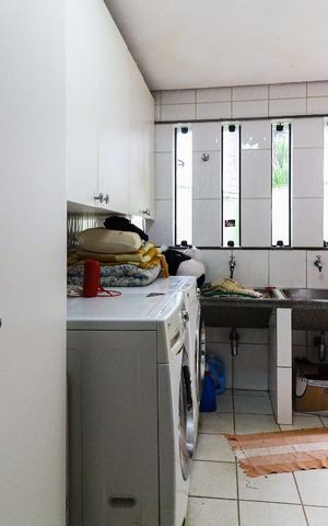 Casa à venda com 450m², 4 quartos e 5 vagas Casa à venda com 450m², 4 quartos e 5 vagasÁrea de Serviço