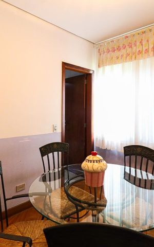 Casa à venda com 450m², 4 quartos e 5 vagas Casa à venda com 450m², 4 quartos e 5 vagasCopa