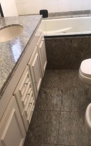 Apartamento à venda com 205m², 3 quartos e 4 vagas Apartamento à venda com 205m², 3 quartos e 4 vagasBanheiro