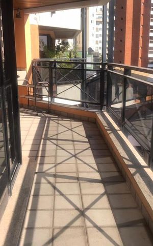 Apartamento à venda com 205m², 3 quartos e 4 vagas Apartamento à venda com 205m², 3 quartos e 4 vagasVaranda