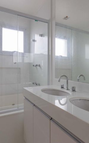 Apartamento à venda com 264m², 4 quartos e 4 vagas Apartamento à venda com 264m², 4 quartos e 4 vagasBanheiro da Suite 3