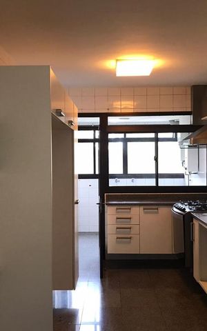 Apartamento à venda com 185m², 4 quartos e 3 vagas Apartamento à venda com 185m², 4 quartos e 3 vagasCozinha