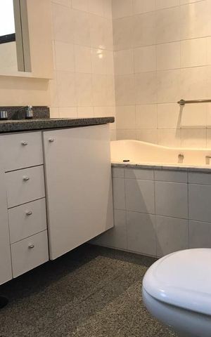 Apartamento à venda com 185m², 4 quartos e 3 vagas Apartamento à venda com 185m², 4 quartos e 3 vagasDetalhe do Banheiro da Suite