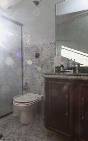 Casa à venda com 280m², 4 quartos e 3 vagas Casa à venda com 280m², 4 quartos e 3 vagasBanheiro