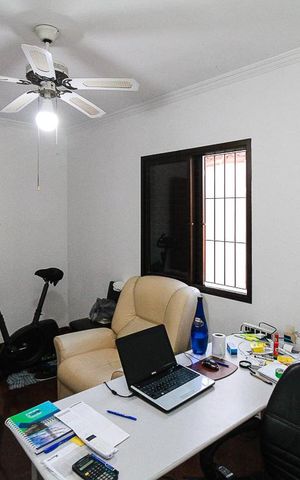 Casa à venda com 280m², 4 quartos e 3 vagas Casa à venda com 280m², 4 quartos e 3 vagasSuite