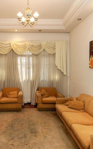 Casa à venda com 280m², 4 quartos e 3 vagas Casa à venda com 280m², 4 quartos e 3 vagasSala