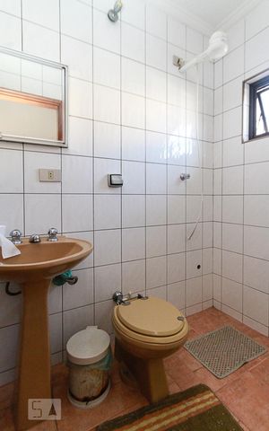 Casa à venda com 280m², 4 quartos e 3 vagas Casa à venda com 280m², 4 quartos e 3 vagasBanheiro de Serviço