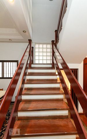 Casa à venda com 280m², 4 quartos e 3 vagas Casa à venda com 280m², 4 quartos e 3 vagasescada