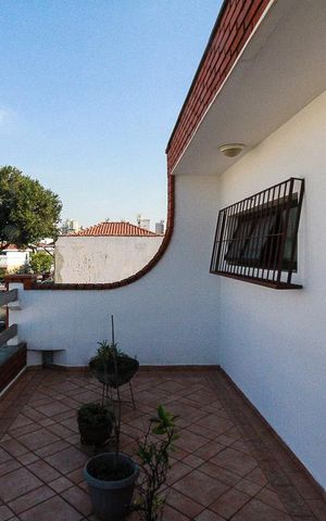 Casa à venda com 280m², 4 quartos e 3 vagas Casa à venda com 280m², 4 quartos e 3 vagasSacada