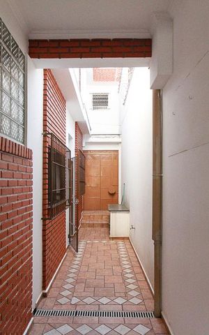 Casa à venda com 280m², 4 quartos e 3 vagas Casa à venda com 280m², 4 quartos e 3 vagasCorredor