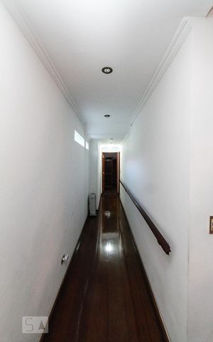 Casa à venda com 280m², 4 quartos e 3 vagas Casa à venda com 280m², 4 quartos e 3 vagasCorredor