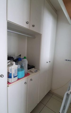 Apartamento à venda com 100m², 2 quartos e 2 vagas Apartamento à venda com 100m², 2 quartos e 2 vagasÁrea de Serviço - Armários