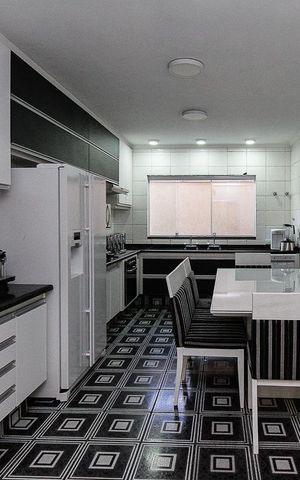 Casa para alugar com 220m², 3 quartos e 2 vagas Casa para alugar com 220m², 3 quartos e 2 vagasCozinha