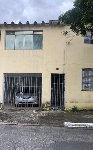 Casa à venda com 222m², 2 quartos e 1 vaga Casa à venda com 222m², 2 quartos e 1 vagaFachada