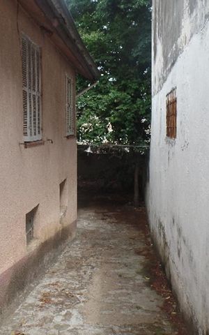 Casa à venda com 224m², 4 quartos e 4 vagas Casa à venda com 224m², 4 quartos e 4 vagasPátio