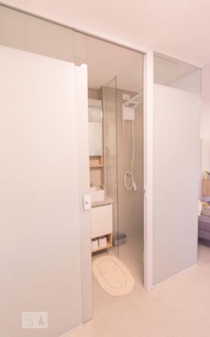 Studio à venda com 34m², 1 quarto e sem vaga Studio à venda com 34m², 1 quarto e sem vagaBanheiro