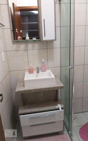Casa para alugar com 74m², 2 quartos e 2 vagas