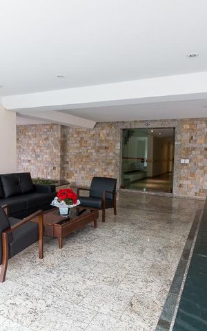 Apartamento à venda com 170m², 3 quartos e 2 vagasHall de entrada do prédio