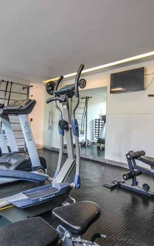 Apartamento à venda com 180m², 4 quartos e 3 vagas Apartamento à venda com 180m², 4 quartos e 3 vagasÁrea comum - Academia