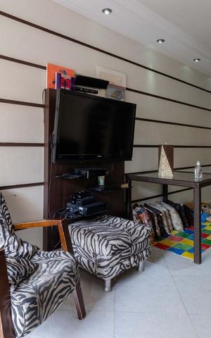 Casa de condomínio à venda com 162m², 3 quartos e 2 vagasSala