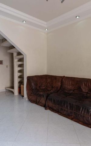 Casa de condomínio à venda com 162m², 3 quartos e 2 vagasSala