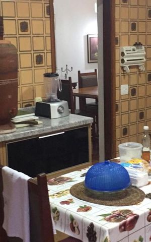 Casa à venda com 240m², 3 quartos e 3 vagas Casa à venda com 240m², 3 quartos e 3 vagascozinha