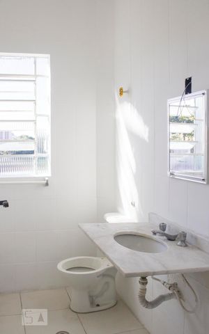 Casa à venda com 300m², 3 quartos e 1 vagaBanheiro