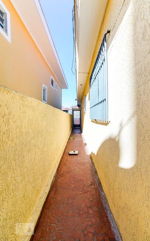 Casa à venda com 100m², 4 quartos e 2 vagas Casa à venda com 100m², 4 quartos e 2 vagasCorredor Lateral Entrada Independente