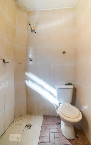 Casa à venda com 100m², 4 quartos e 2 vagas Casa à venda com 100m², 4 quartos e 2 vagasBanheiro