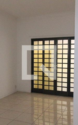 Casa para alugar com 70m², 3 quartos e 1 vaga Casa para alugar com 70m², 3 quartos e 1 vagaSala
