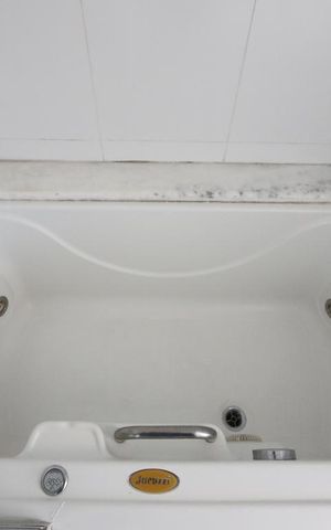 Apartamento à venda com 97m², 2 quartos e 2 vagas Apartamento à venda com 97m², 2 quartos e 2 vagasBanheiro da suíte 1
