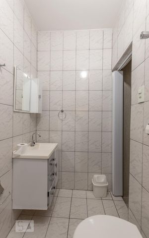 Casa à venda com 240m², 3 quartos e 2 vagas Casa à venda com 240m², 3 quartos e 2 vagasBanheiro 2