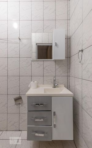 Casa à venda com 240m², 3 quartos e 2 vagas Casa à venda com 240m², 3 quartos e 2 vagasBanheiro 2